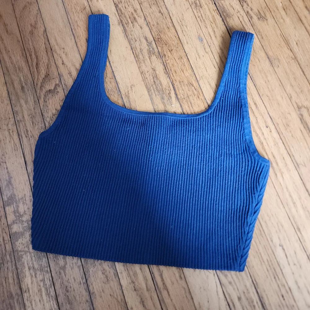Babaton Navy Ribbed Crop Top - Picture 1 of 3